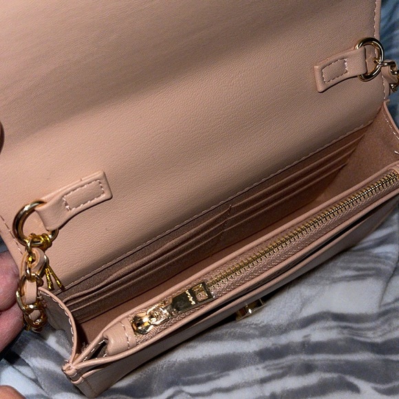 Brand New Bebe Gio Flap Crossbody Blush - Picture 6 of 9